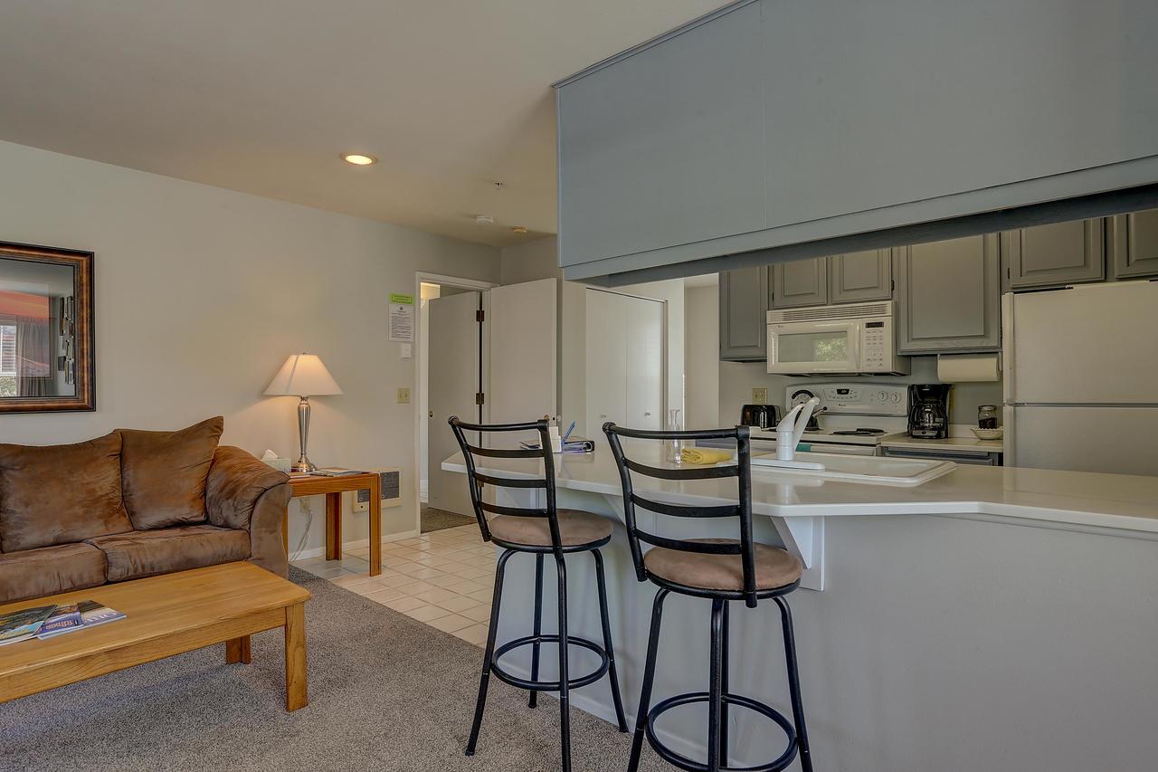 AlleyÃ¢Â€Â™s 22-River Vw-AC-1BR/2BA - thumb 3