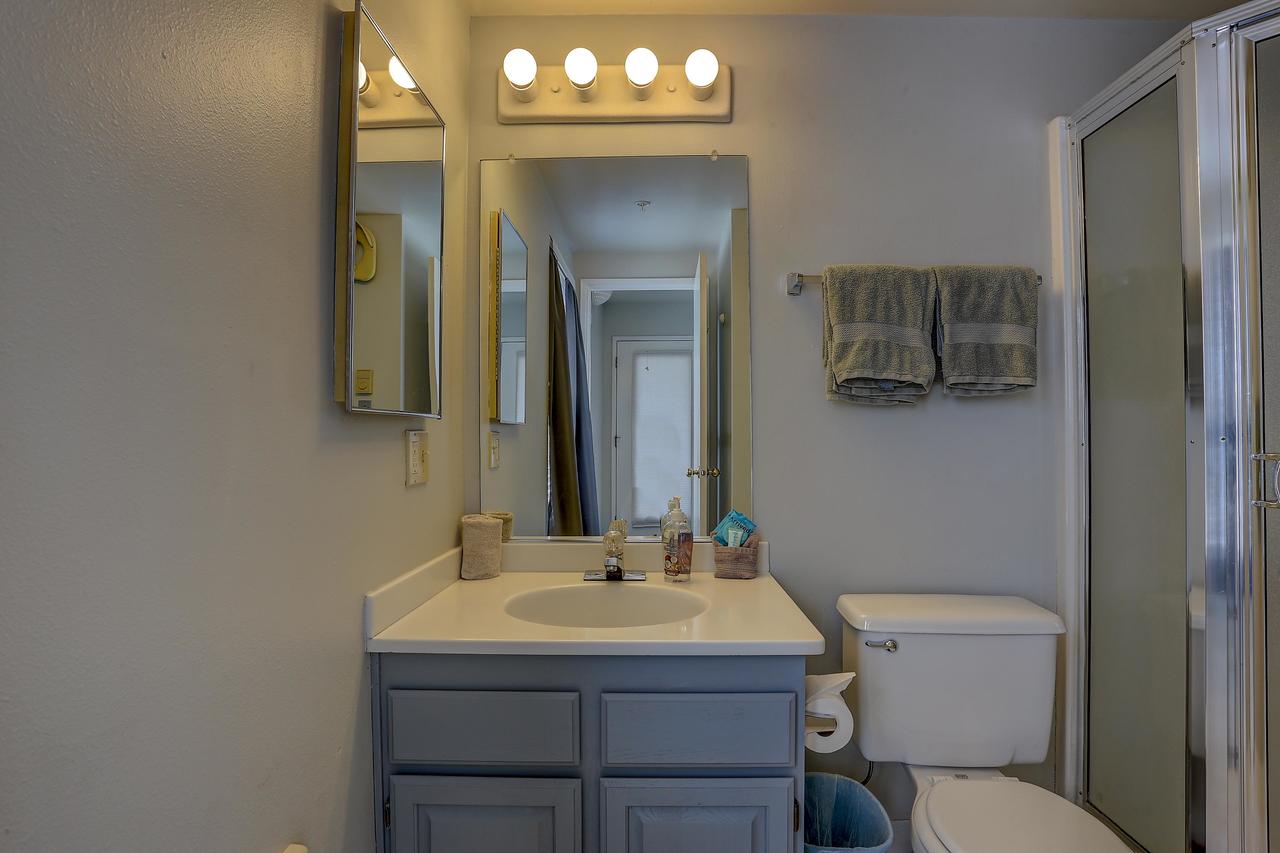 AlleyÃ¢Â€Â™s 22-River Vw-AC-1BR/2BA - thumb 12