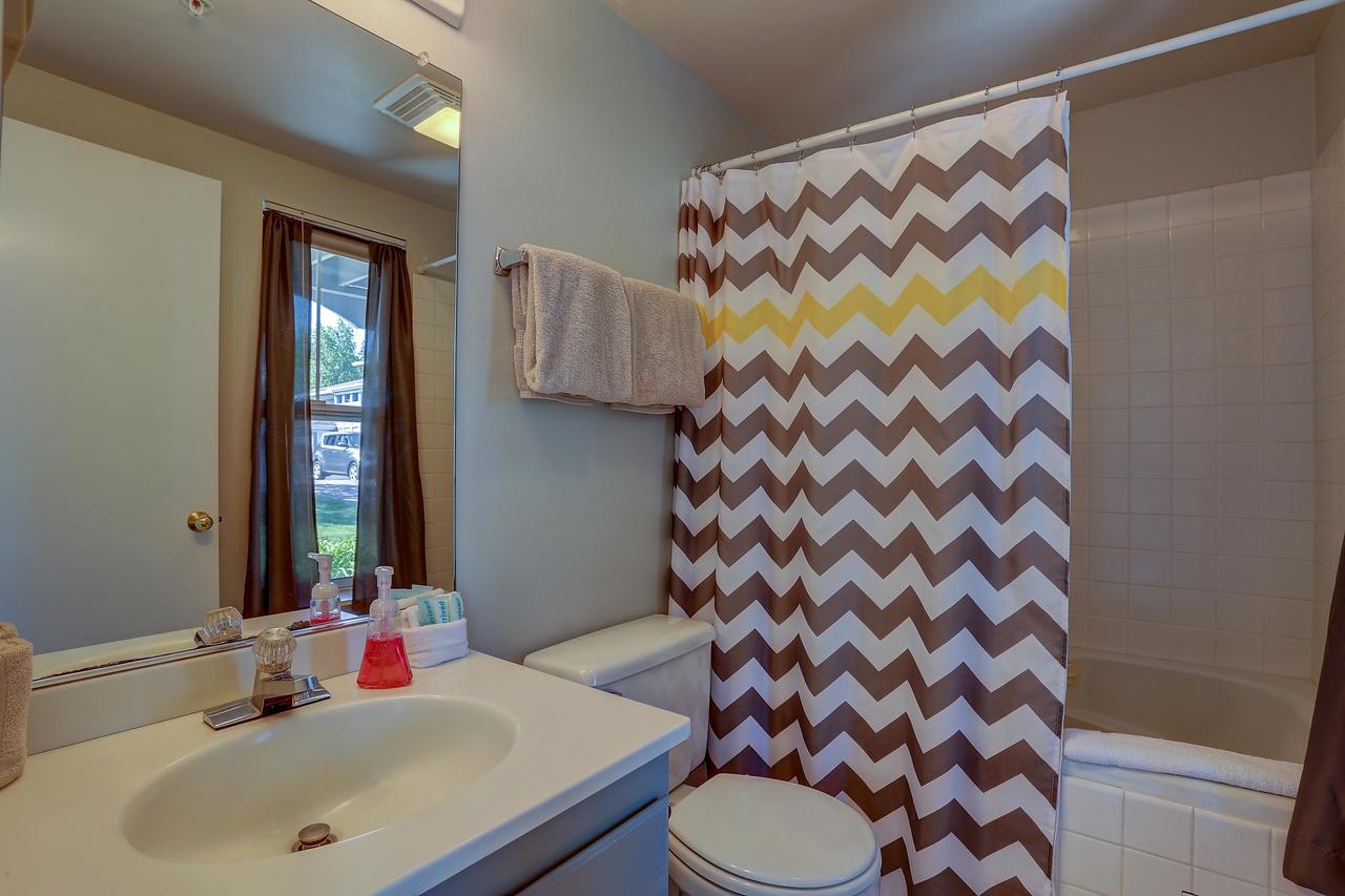 AlleyÃ¢Â€Â™s 22-River Vw-AC-1BR/2BA - thumb 25