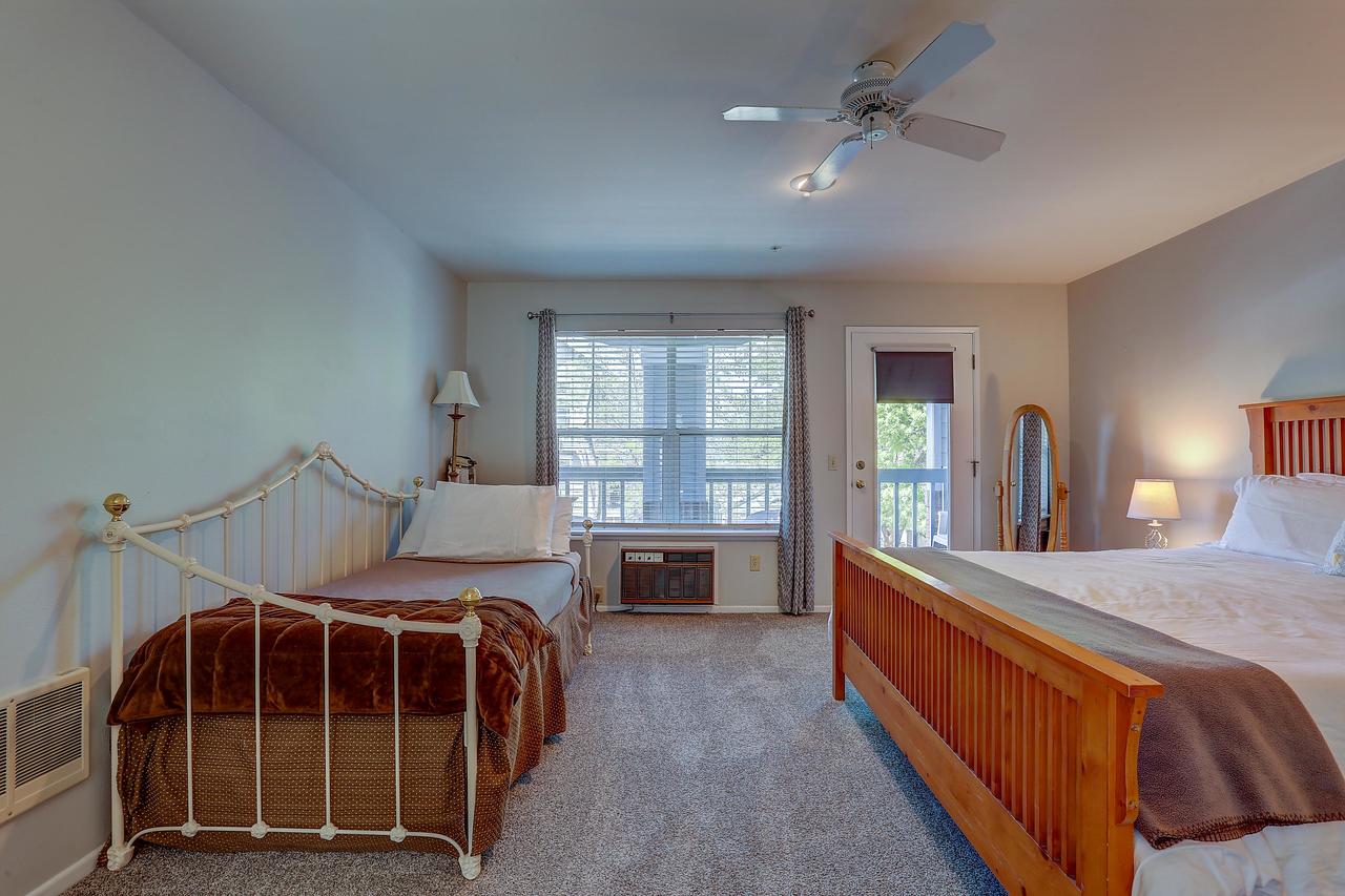 AlleyÃ¢Â€Â™s 22-River Vw-AC-1BR/2BA - thumb 4