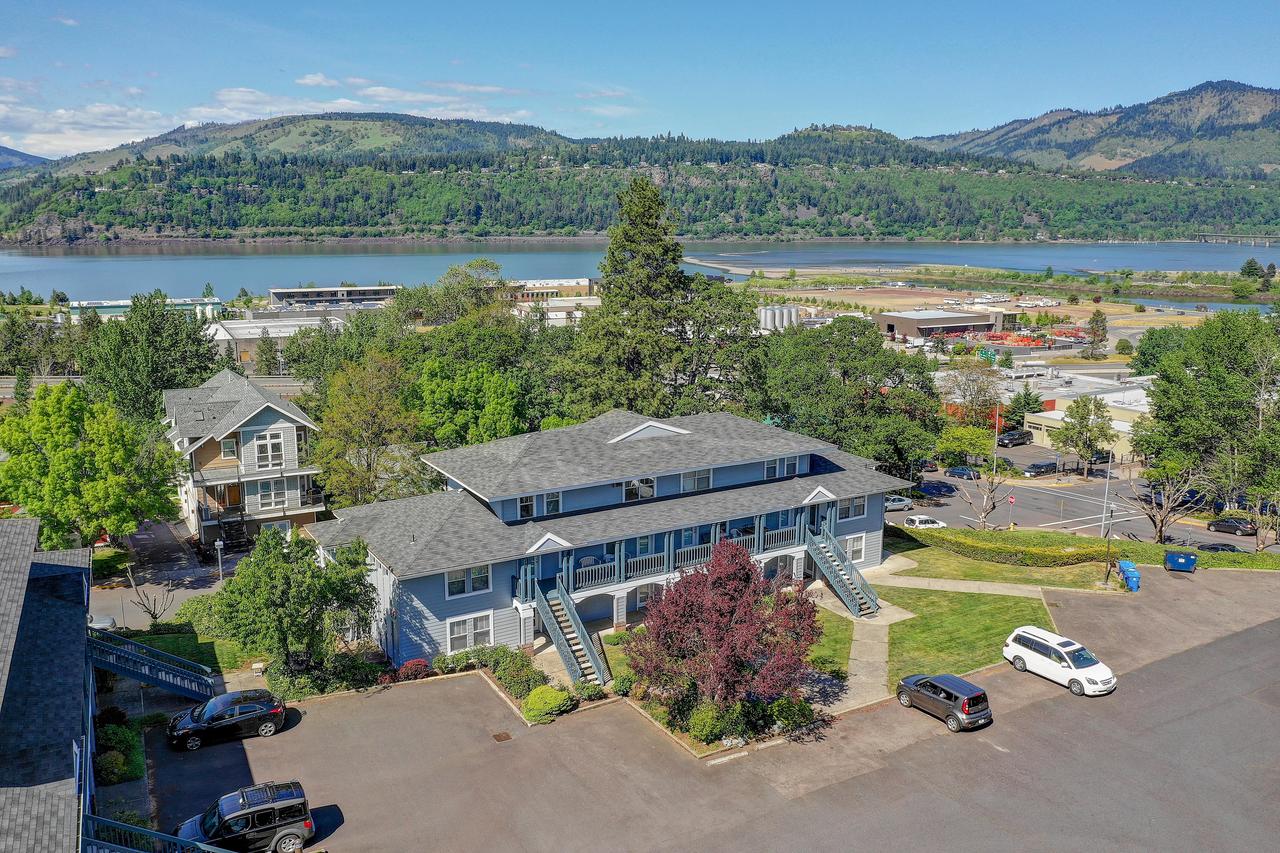 AlleyÃ¢Â€Â™s 22-River Vw-AC-1BR/2BA - thumb 31