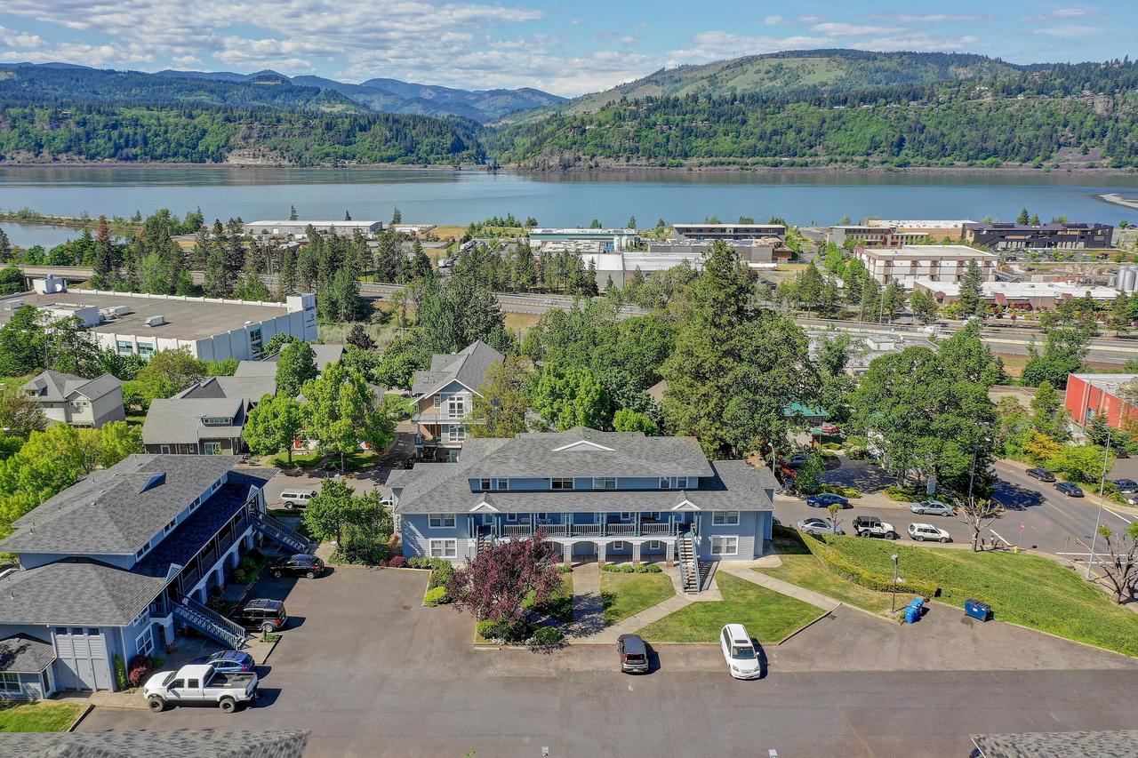 AlleyÃ¢Â€Â™s 22-River Vw-AC-1BR/2BA - thumb 19