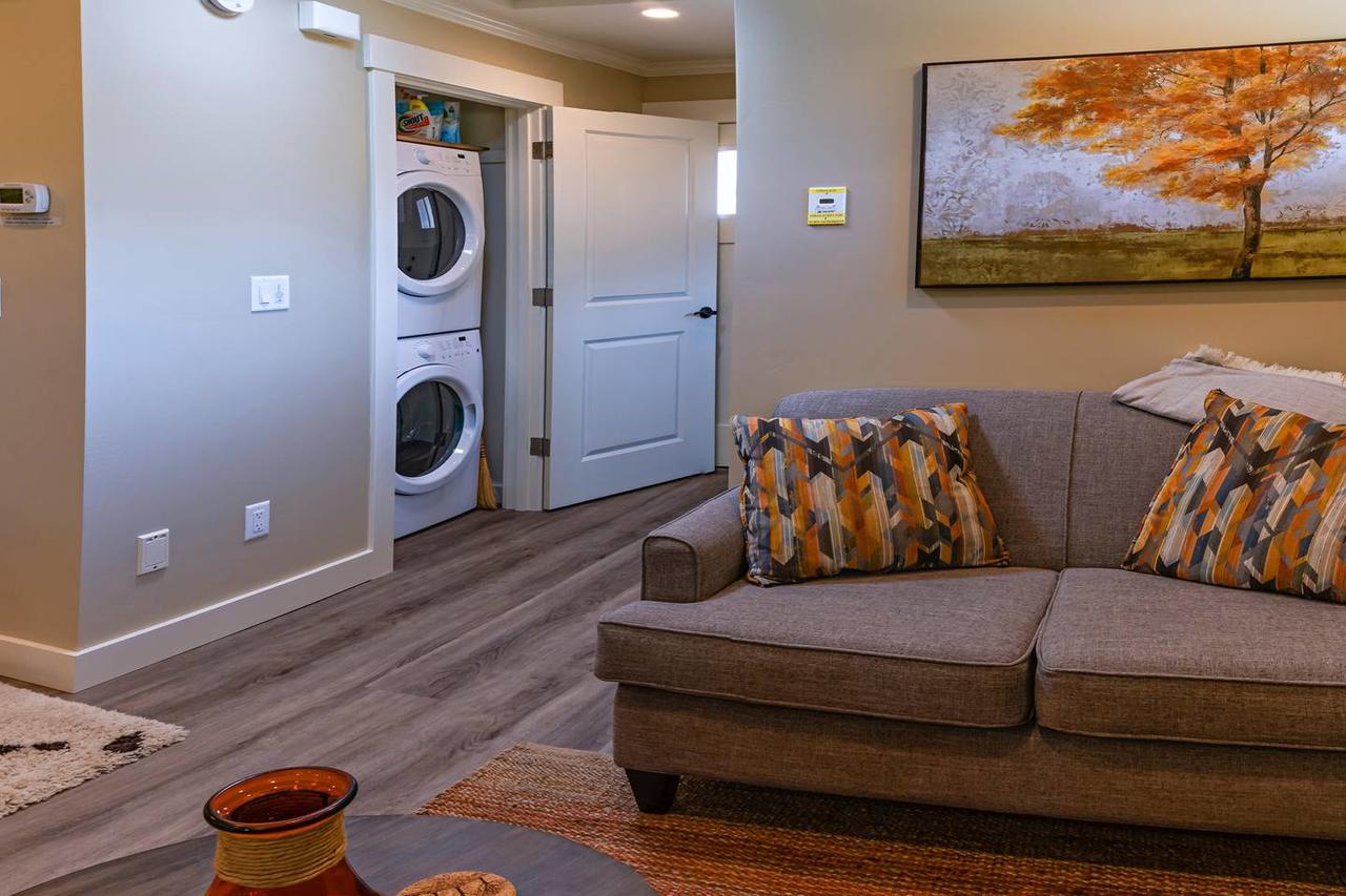 'C' Street Station - Short Walk To OSF - thumb 5