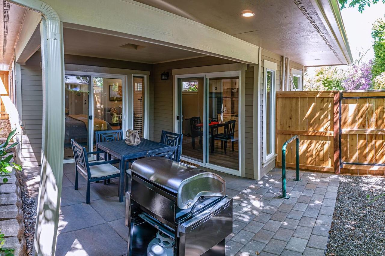 'C' Street Station - Short Walk To OSF - thumb 1