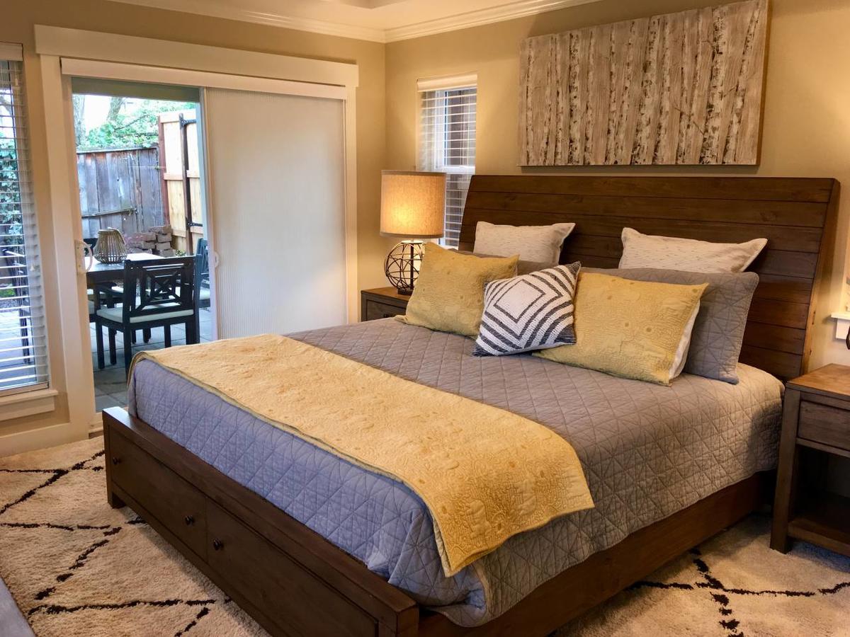 'C' Street Station - Short Walk To OSF - thumb 10