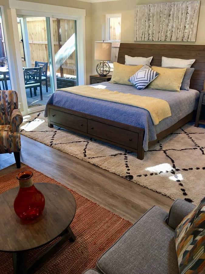 'C' Street Station - Short Walk To OSF - thumb 3