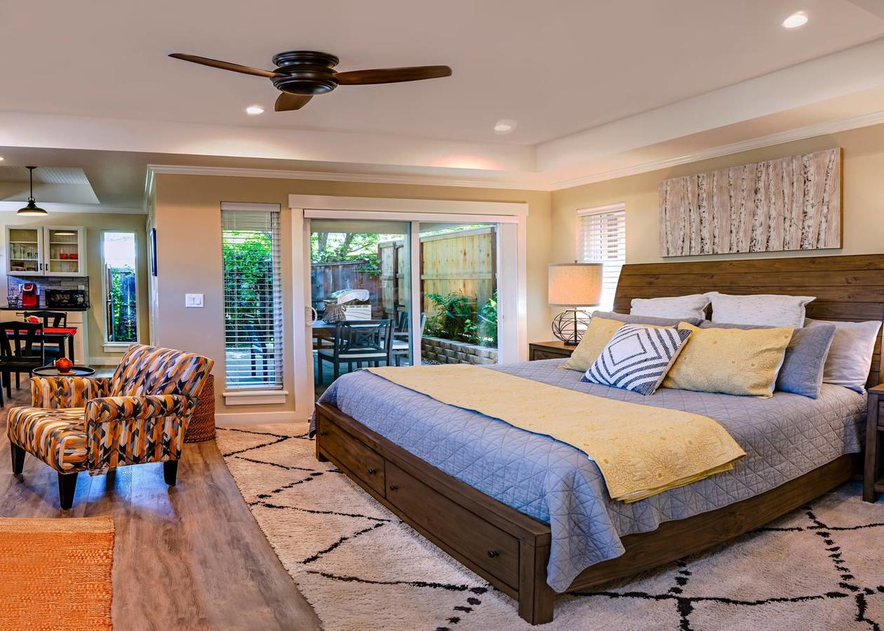 'C' Street Station - Short Walk To OSF - thumb 15