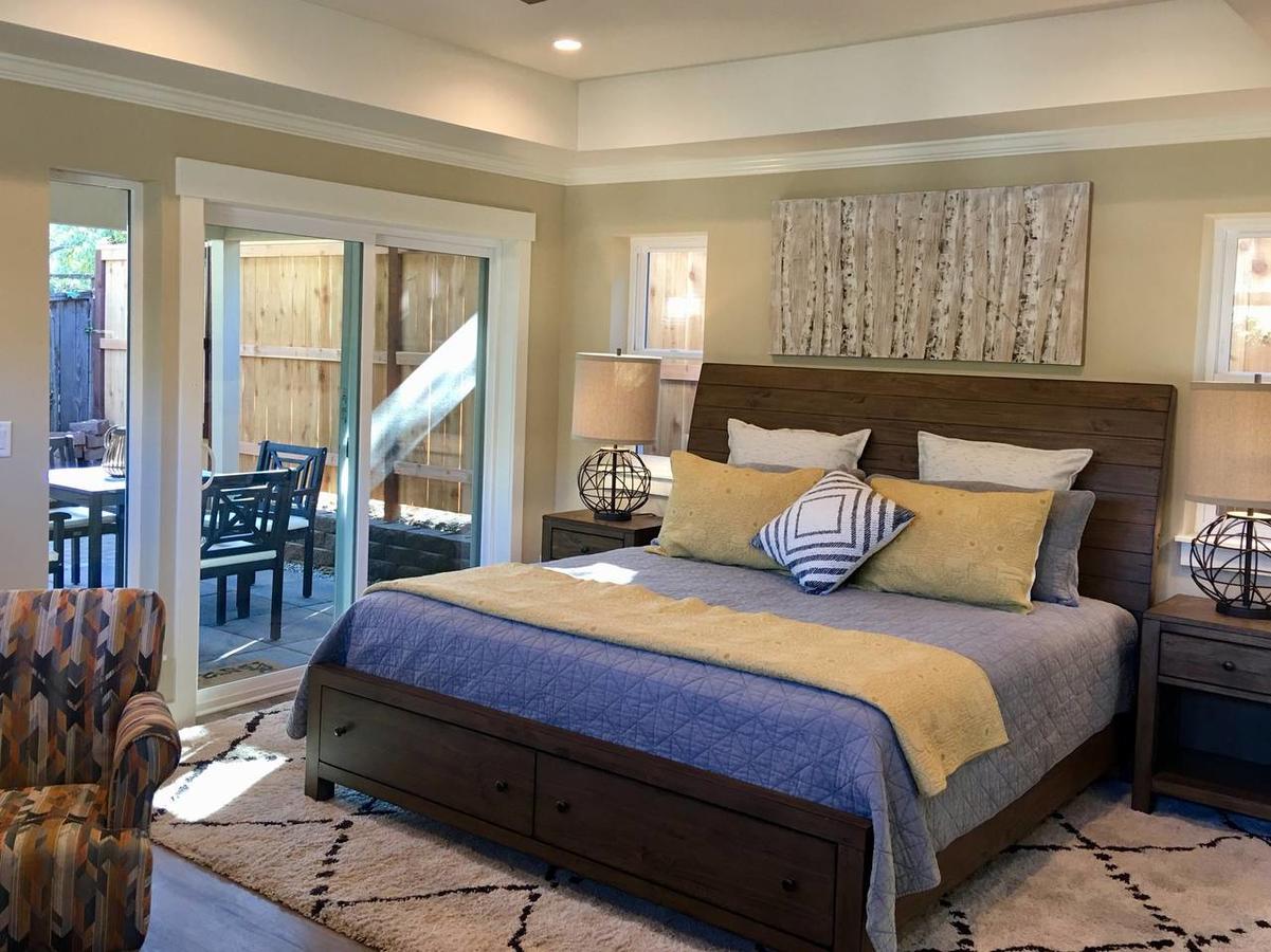 'C' Street Station - Short Walk To OSF - thumb 9