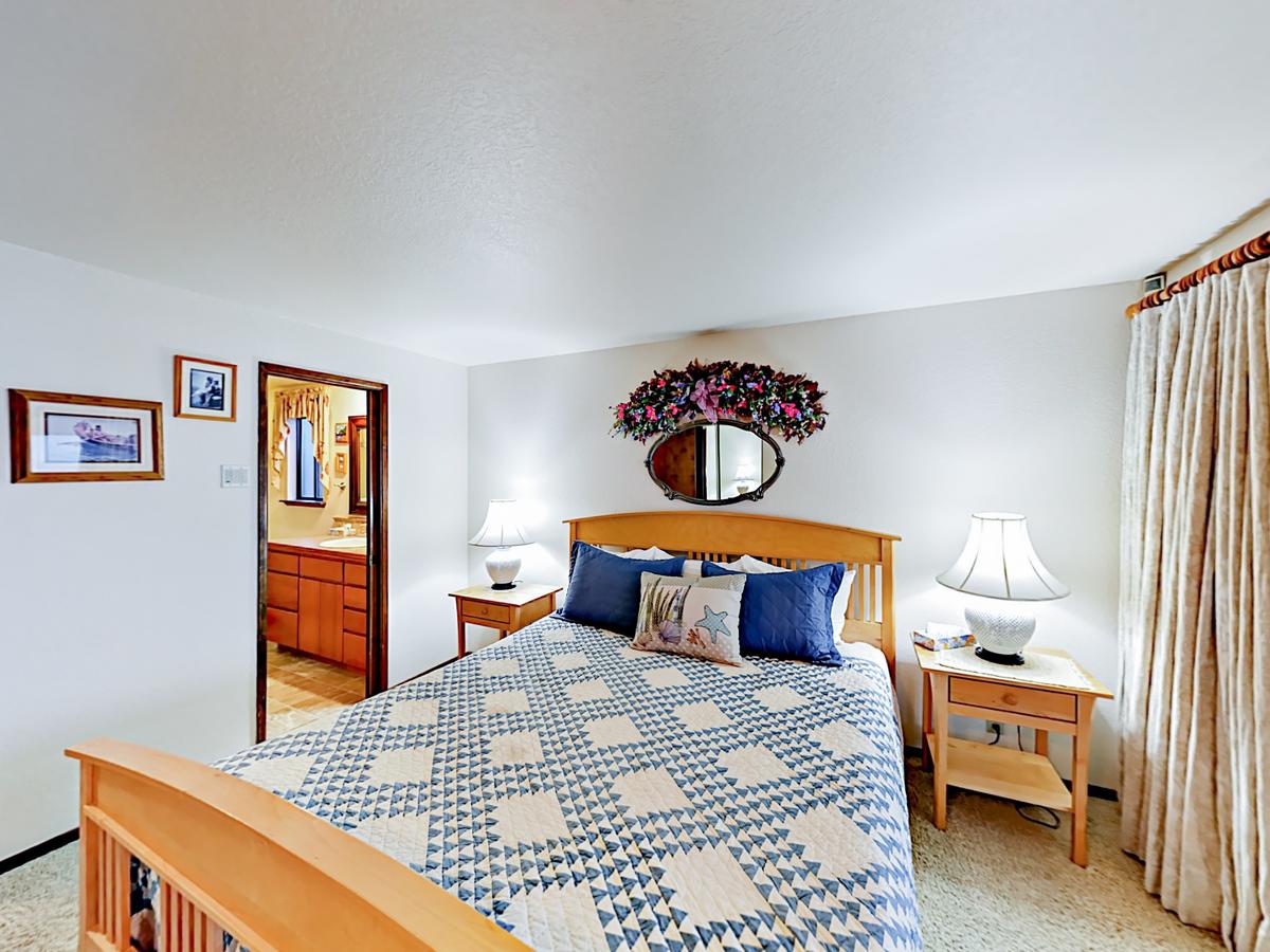 1235 NW Spring St Home - thumb 11