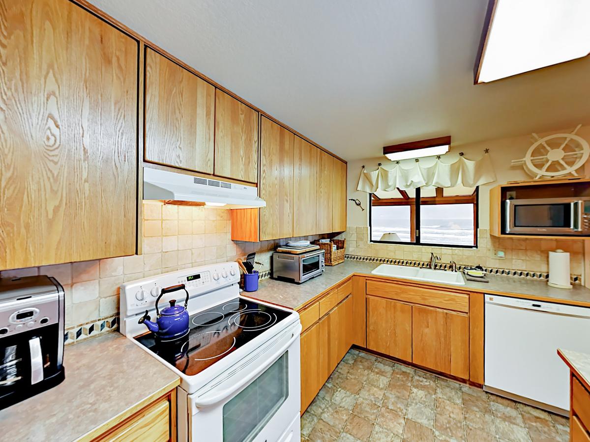 1235 NW Spring St Home - thumb 16