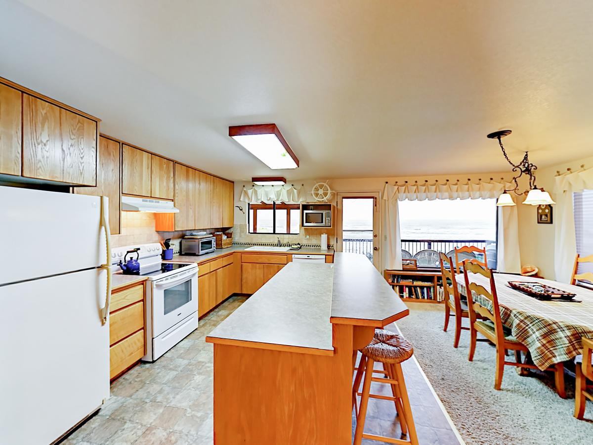 1235 NW Spring St Home - thumb 1