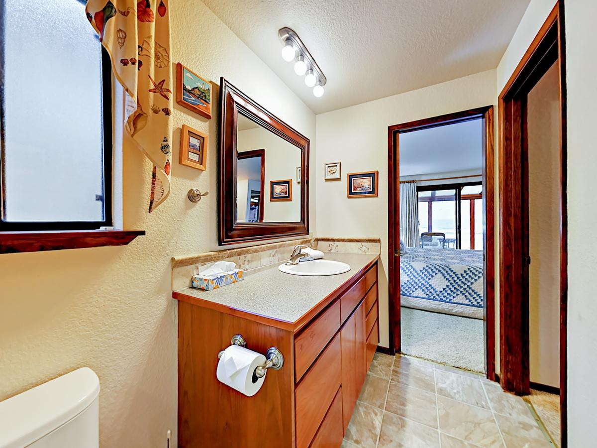 1235 NW Spring St Home - thumb 3