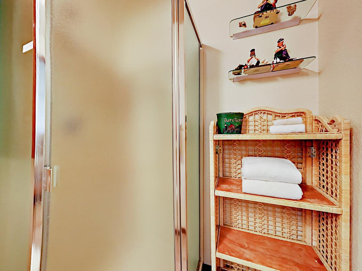 1235 NW Spring St Home - thumb 9