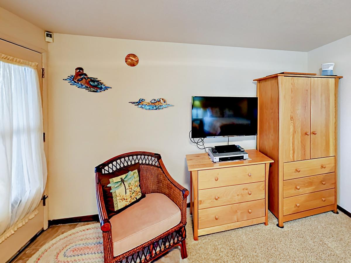 1235 NW Spring St Home - thumb 5