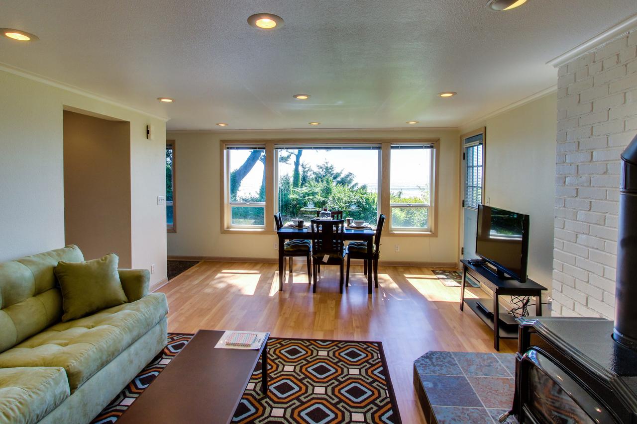 Agate Beach Oceanview Suite B - thumb 4