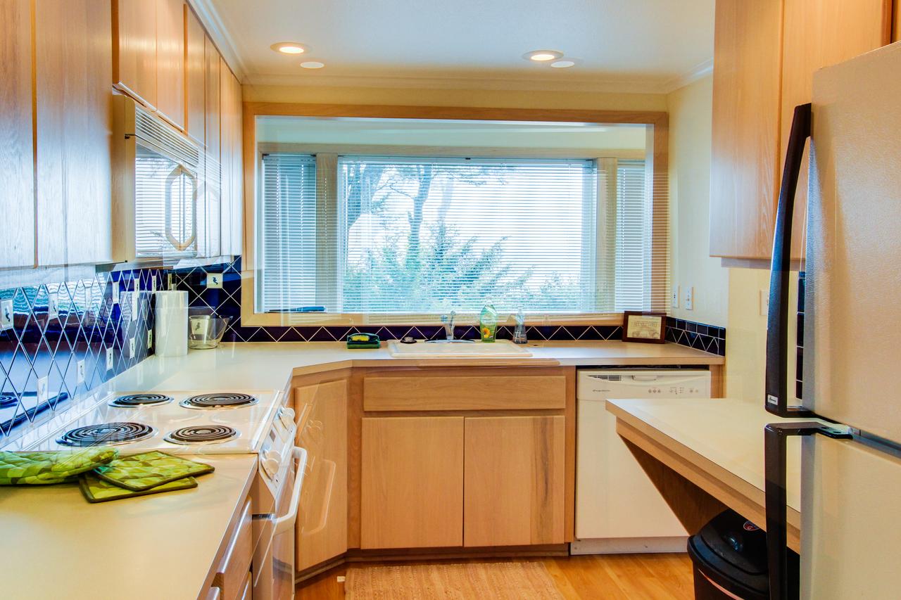 Agate Beach Oceanview Suite B - thumb 8