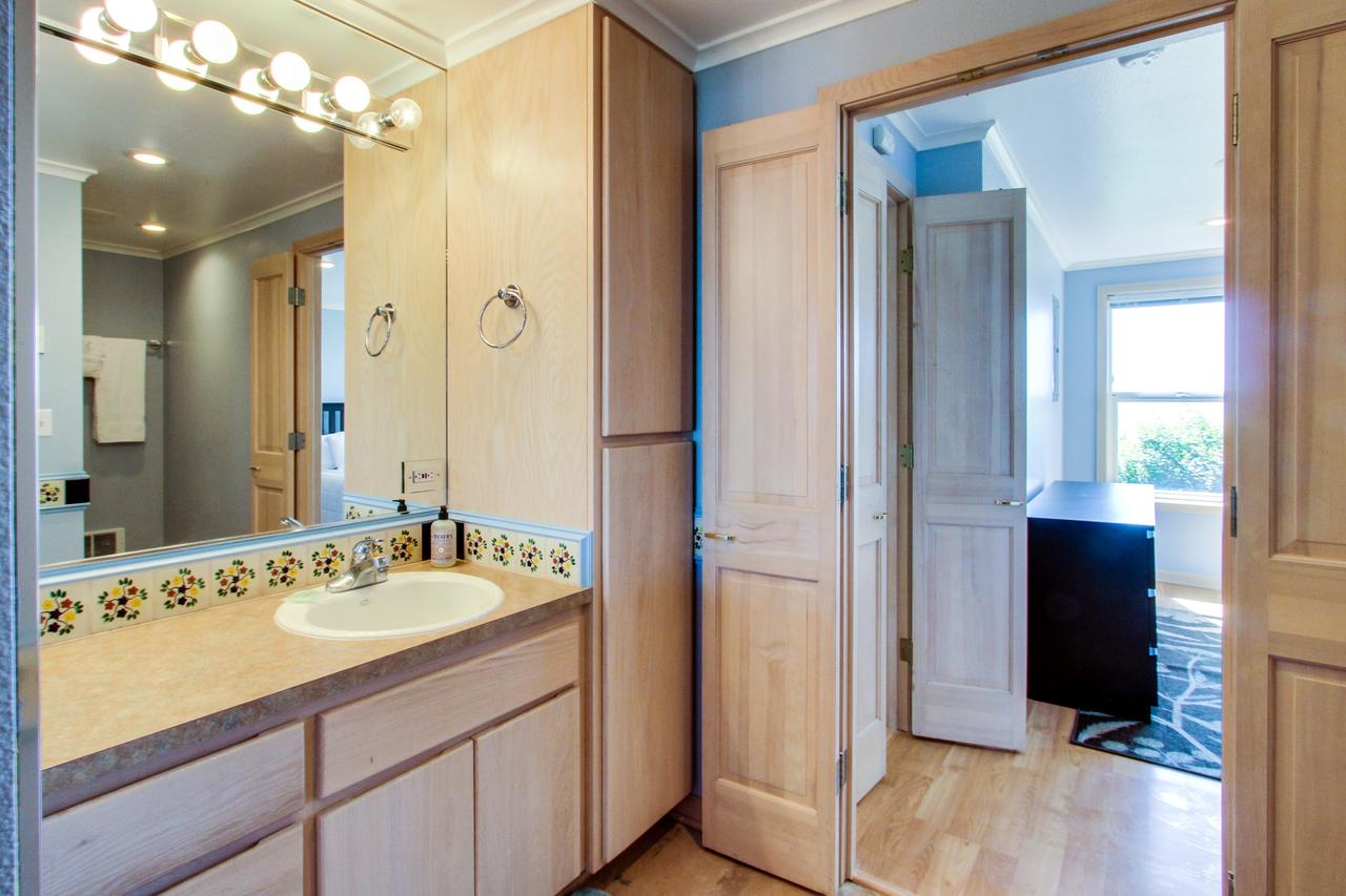 Agate Beach Oceanview Suite B - thumb 12