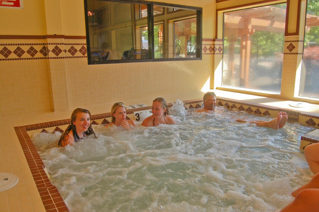 Mount Hood Village Yurt 1 - thumb 6