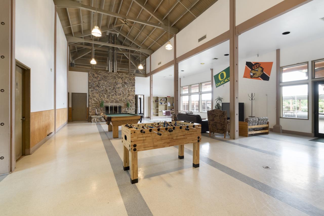 Mount Hood Village Yurt 1 - thumb 3