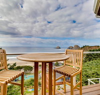 Berni's Ocean View Castle - The Crow's Nest - Tourism Bookings