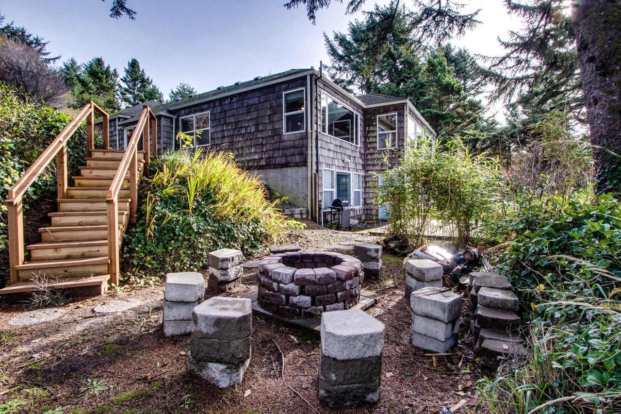 Agate Beach Oceanfront Suite A - thumb 11