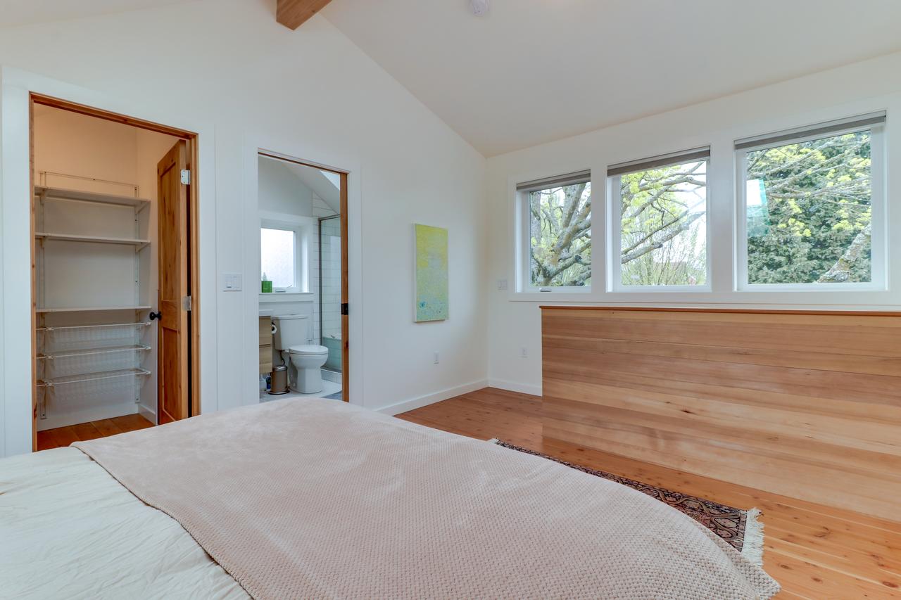 Alberta Abode - thumb 36