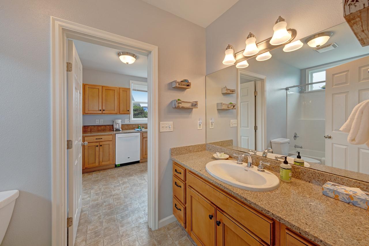 3 Bed 2 Bath Vacation Home In Newport - thumb 14