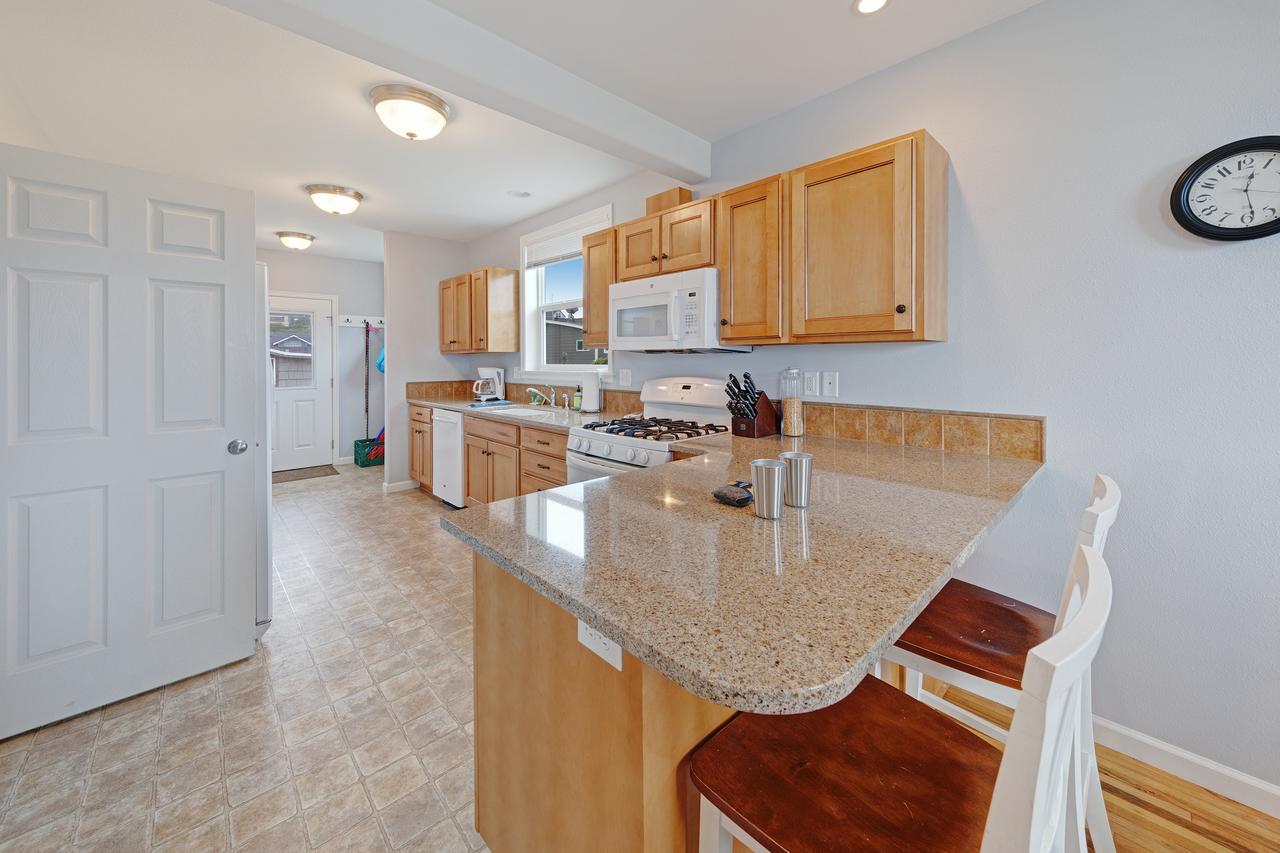 3 Bed 2 Bath Vacation Home In Newport - thumb 16