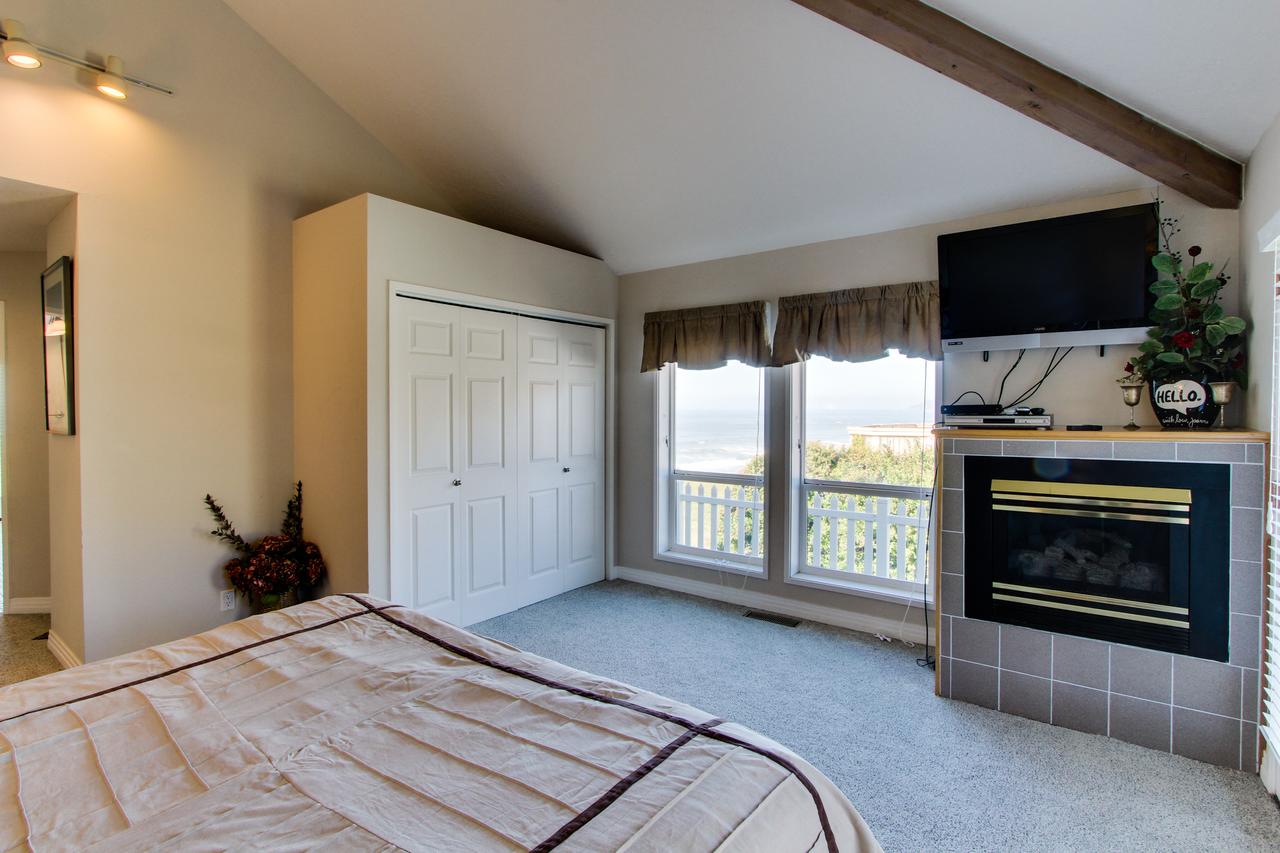 Yaquina Lighthouse Home - thumb 24