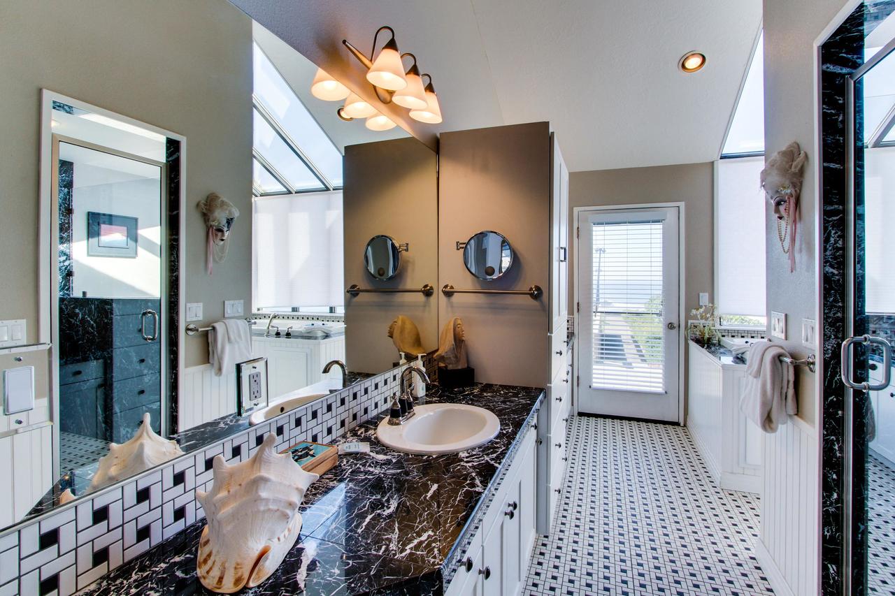 Yaquina Lighthouse Home - thumb 27