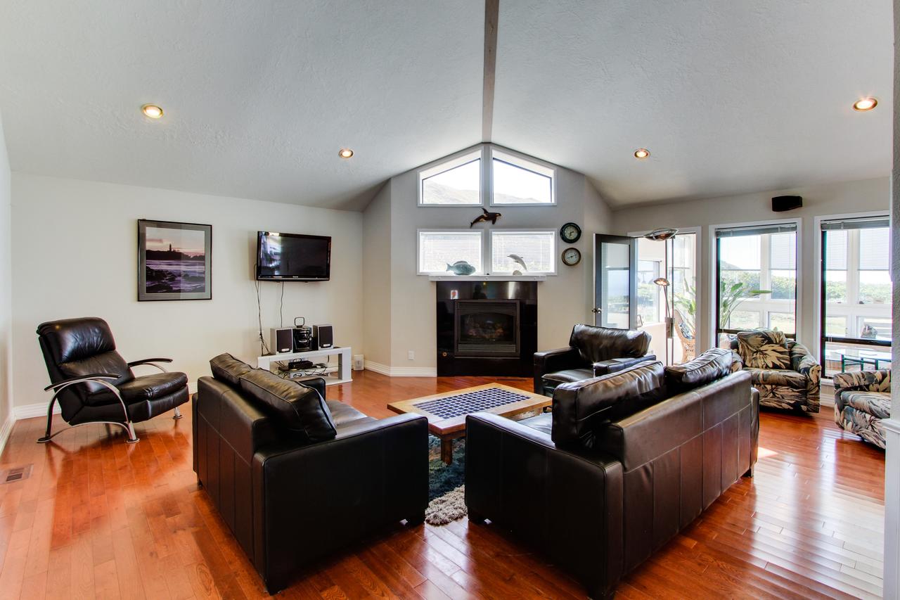 Yaquina Lighthouse Home - thumb 6