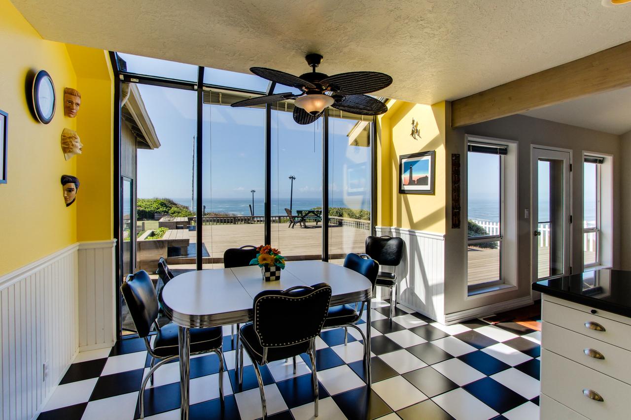 Yaquina Lighthouse Home - thumb 16