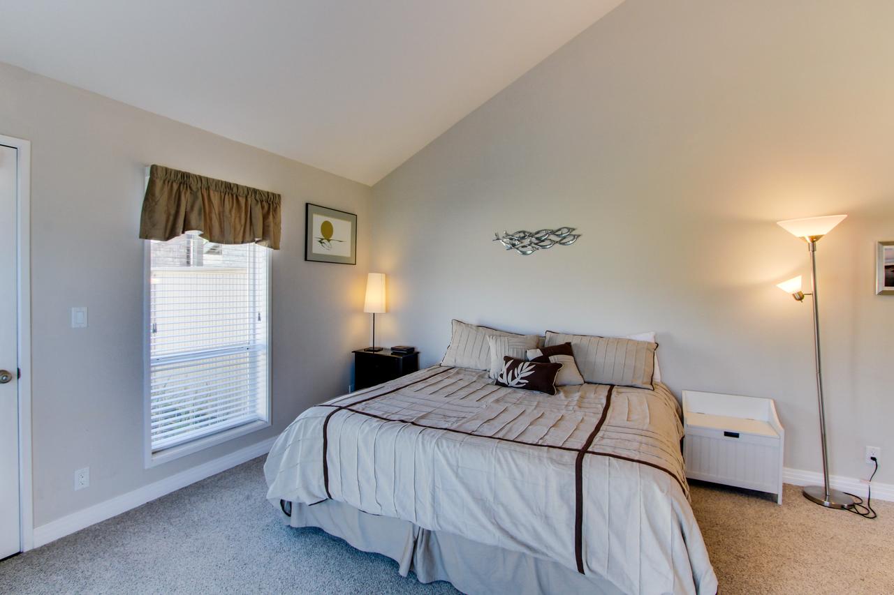 Yaquina Lighthouse Home - thumb 22