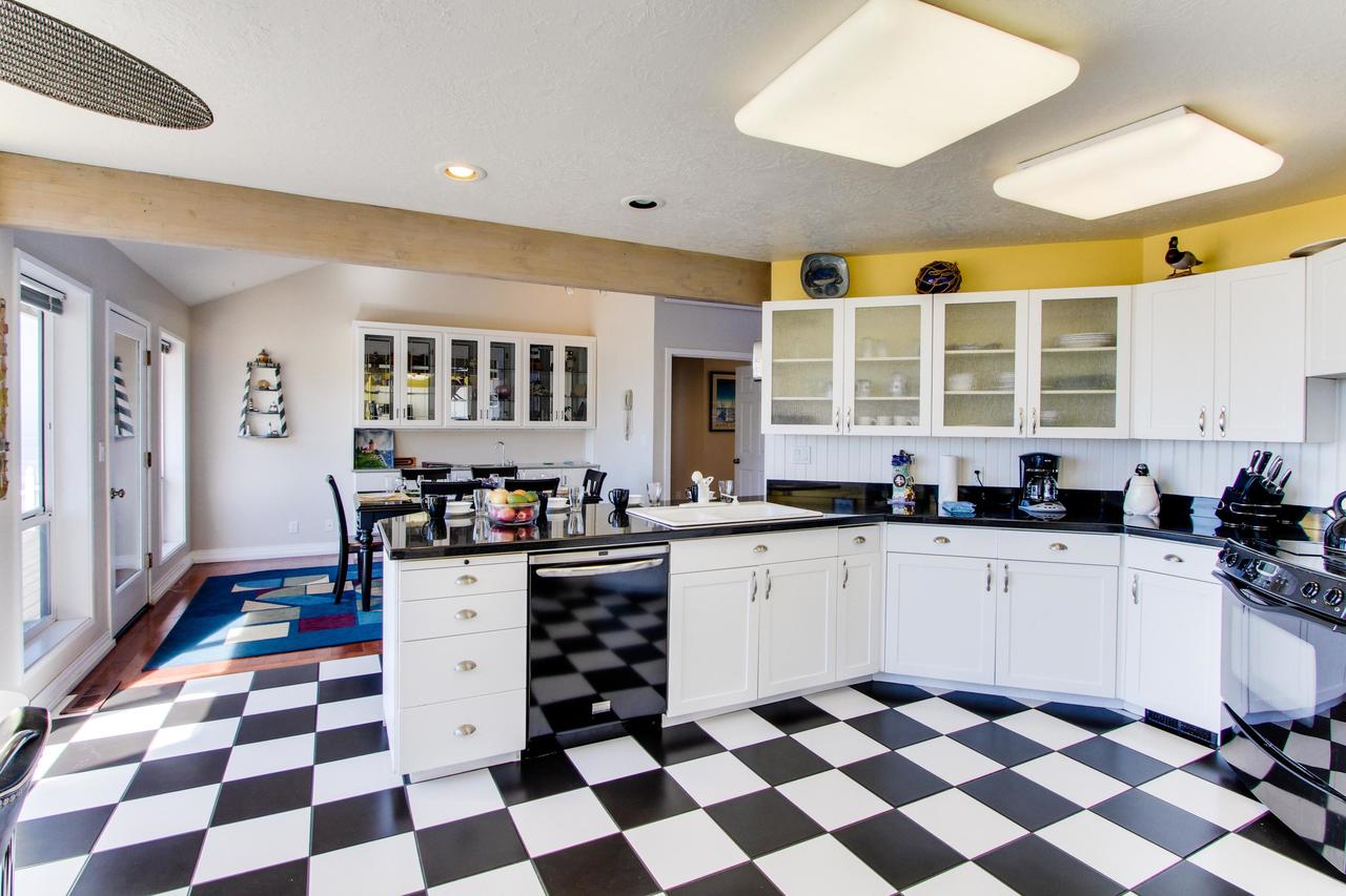 Yaquina Lighthouse Home - thumb 13