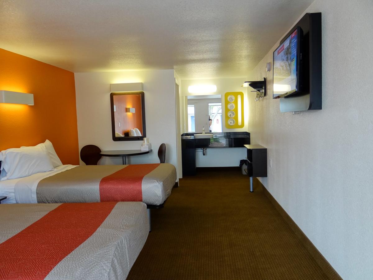 Motel 6 Erie - thumb 26