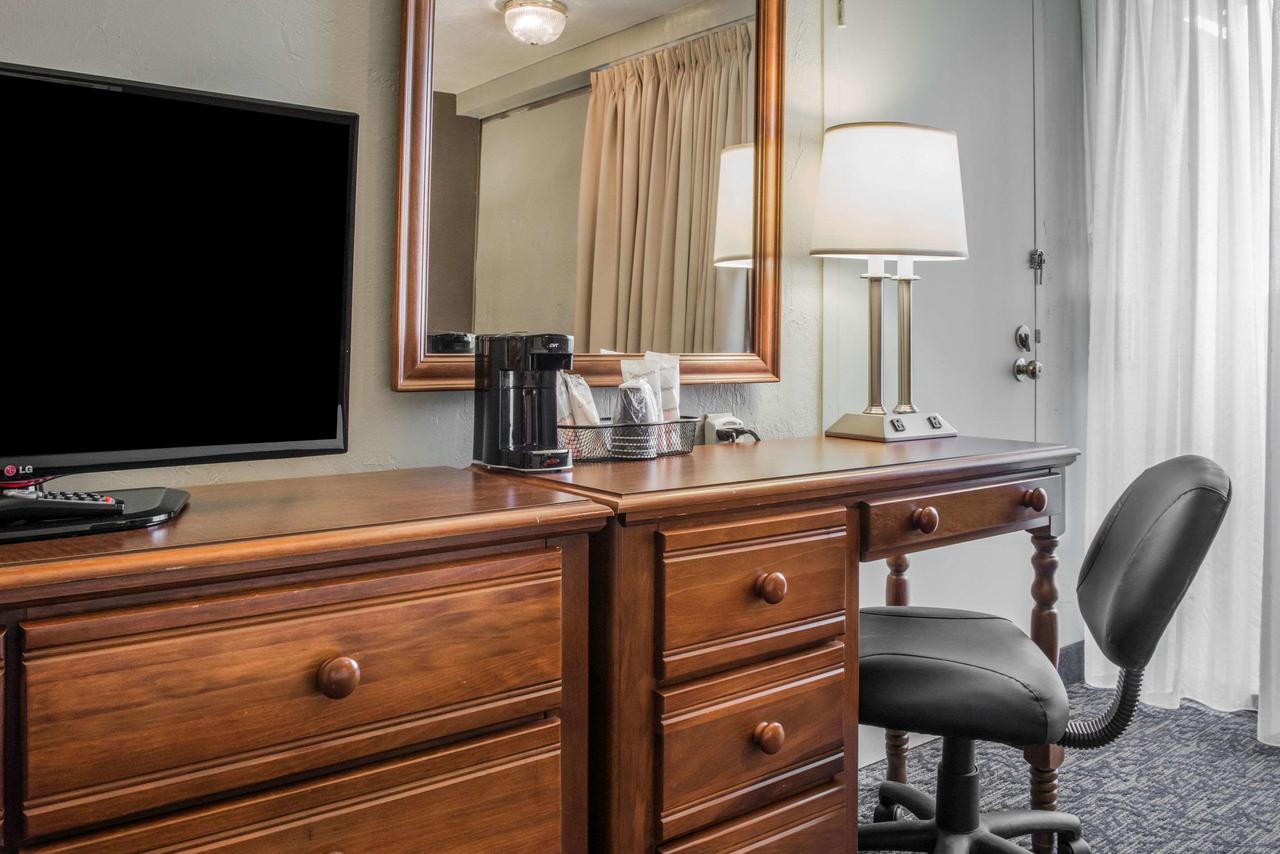 Quality Inn University Center - thumb 6