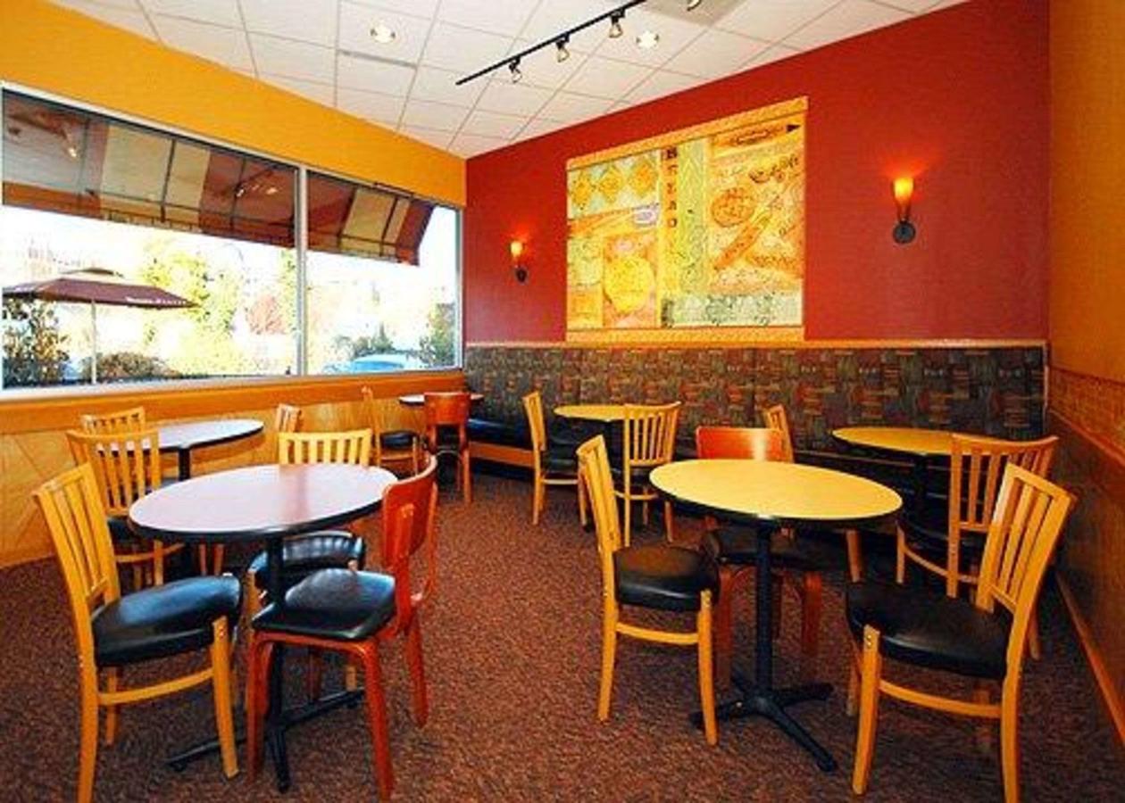 Quality Inn University Center - thumb 32