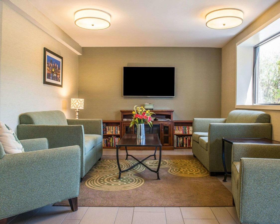 Quality Inn University Center - thumb 11