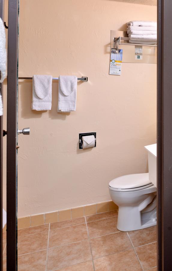 Quality Inn University Center - thumb 1