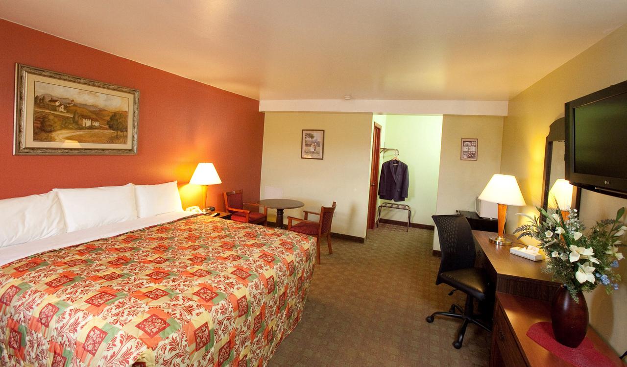 Weathervane Motor Court - thumb 4