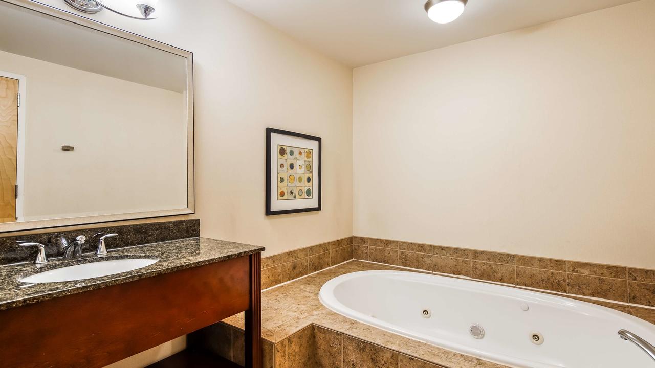 Best Western Plus Philadelphia Airport South - At Widener University - thumb 28