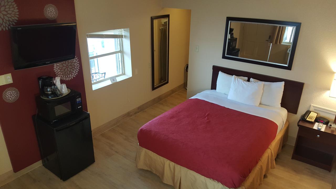 Airport Waterfront Inn - thumb 20