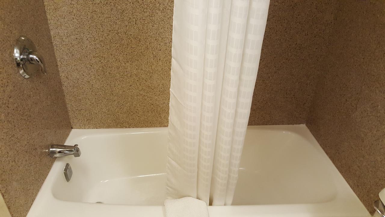 Airport Waterfront Inn - thumb 22