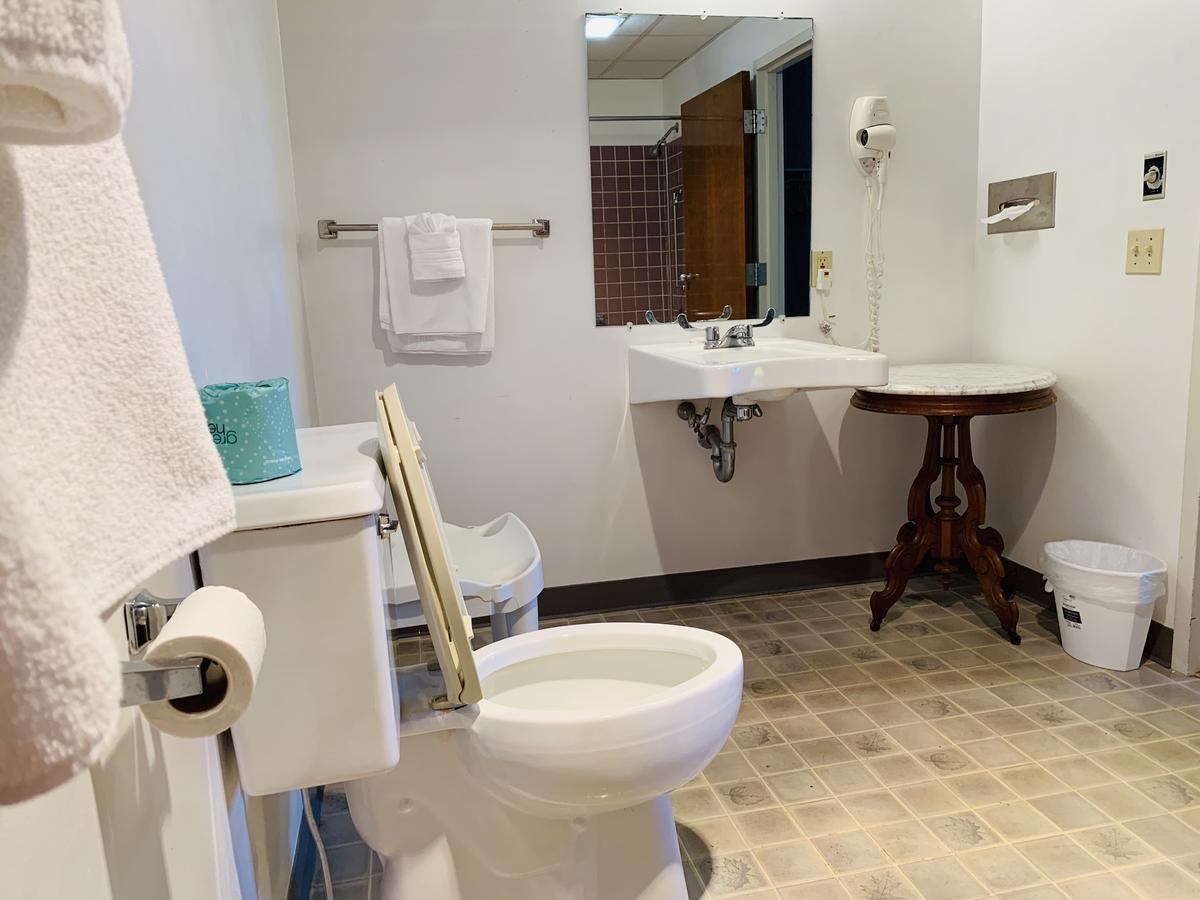 Olde Amish Inn - thumb 6