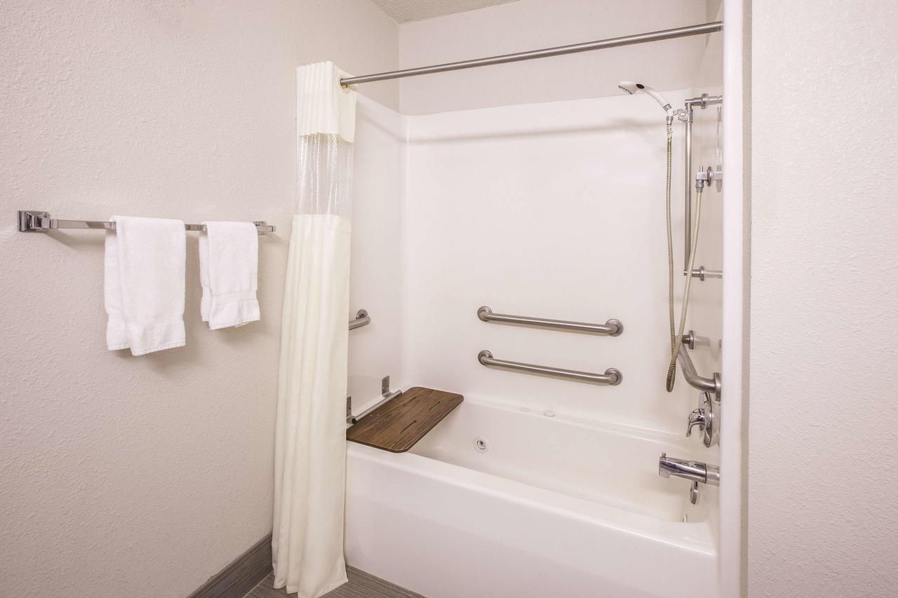 La Quinta By Wyndham Erie - thumb 15