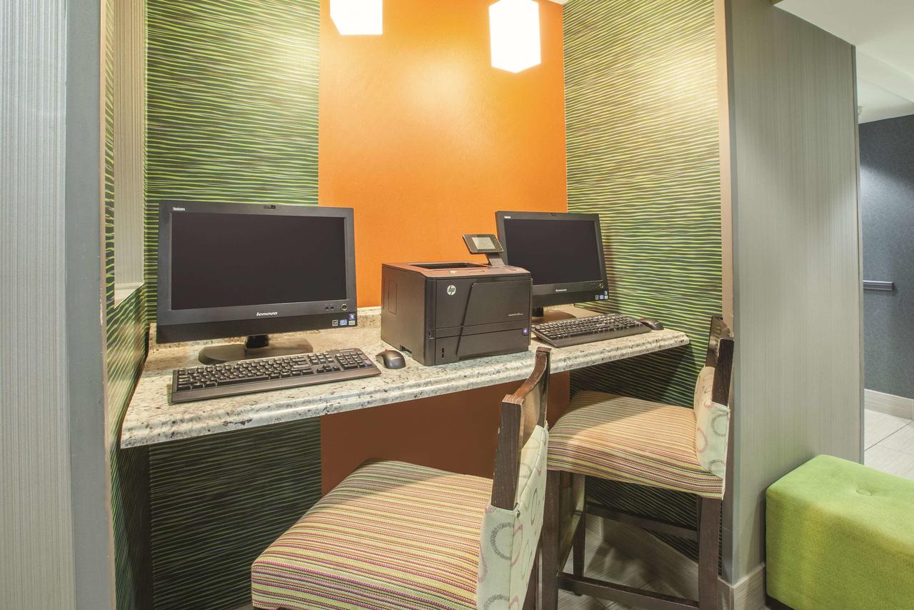 La Quinta By Wyndham Erie - thumb 5