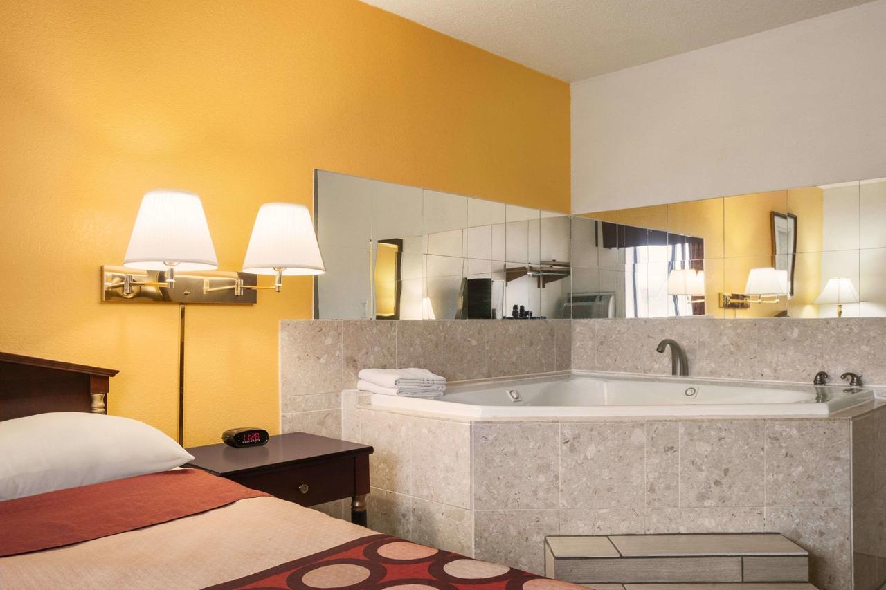 Super 8 By Wyndham Brookville - thumb 21