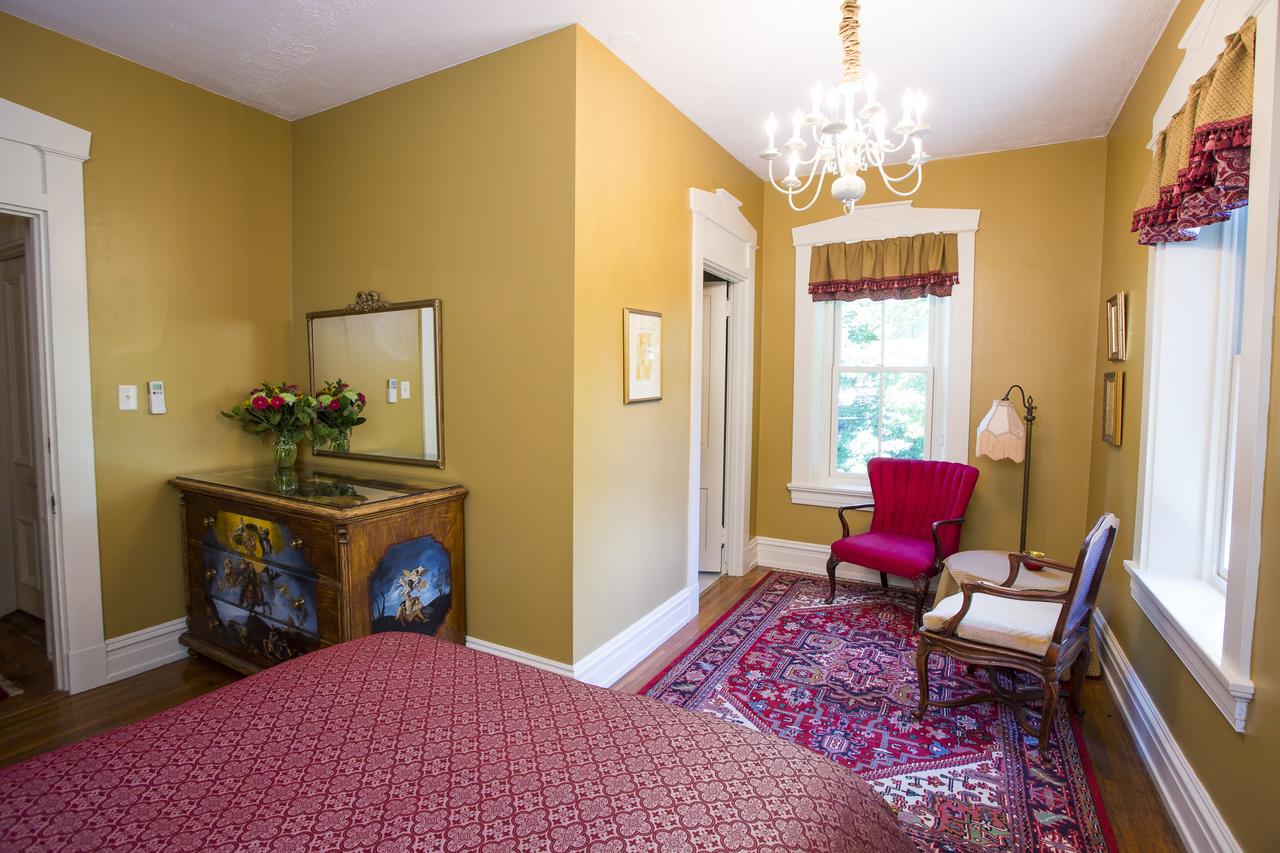 The Hollinger House - thumb 36