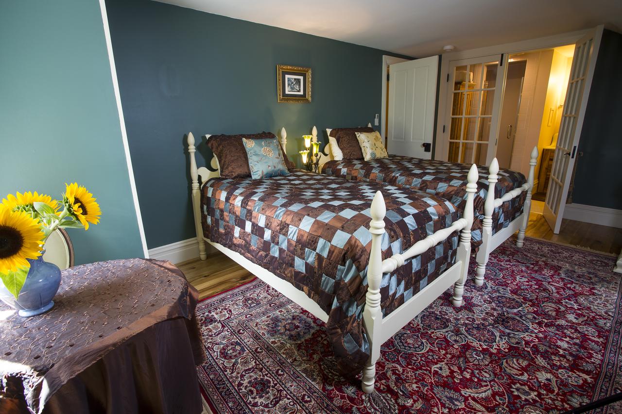 The Hollinger House - thumb 20