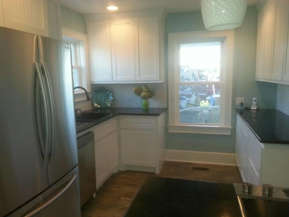 Blue And White Cottage - thumb 17